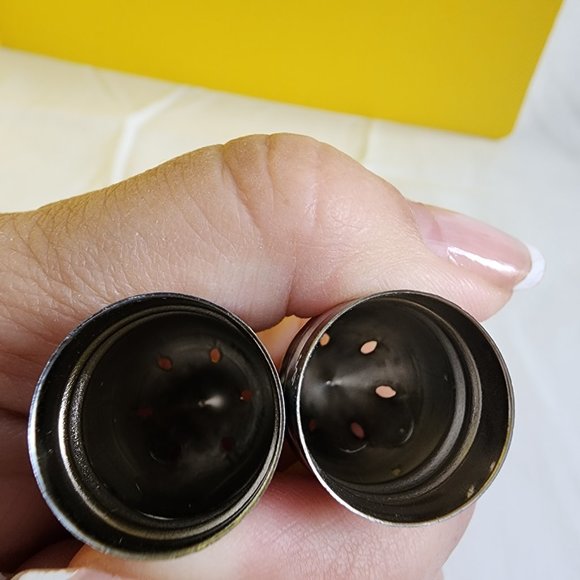 VINTAGE CLEAR GLASS SALT & PEPPER SHAKERS HAND PAINTED Penguin Design 🐧 Unused - Picture 8 of 13